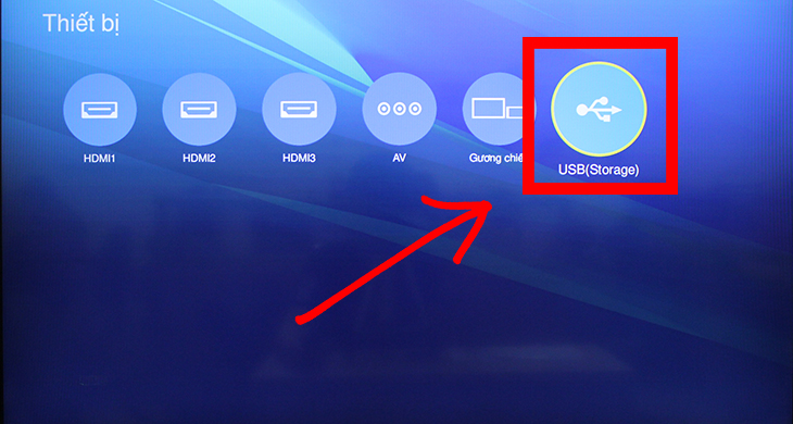 Chọn nguồn phát là “USB(Storage)”