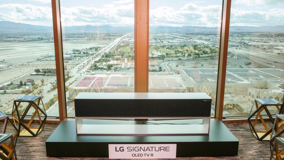 Mẫu OLED TV Cuộn Đầu TIên Trên Thế Giới