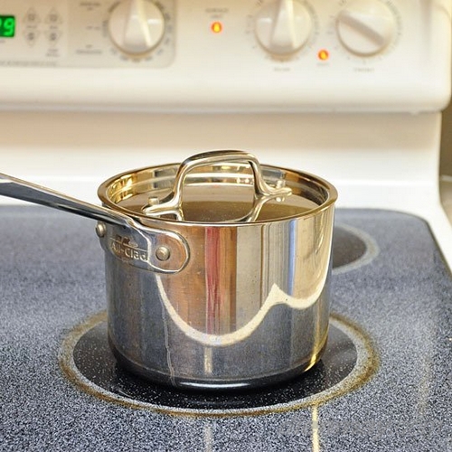 Đậy nắp nồi/chảo khi nấu