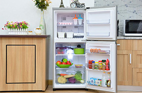 Hệ thống khay kệ phong phú