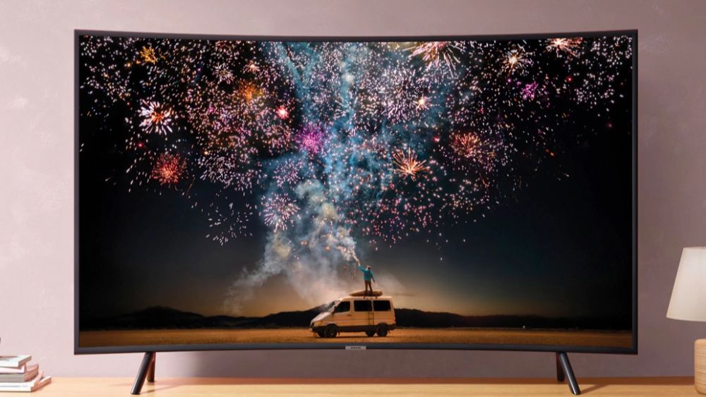Ngồi nhà bầu bạn với tivi Samsung 55 inch giá rẻ vào lễ Valentine 2023