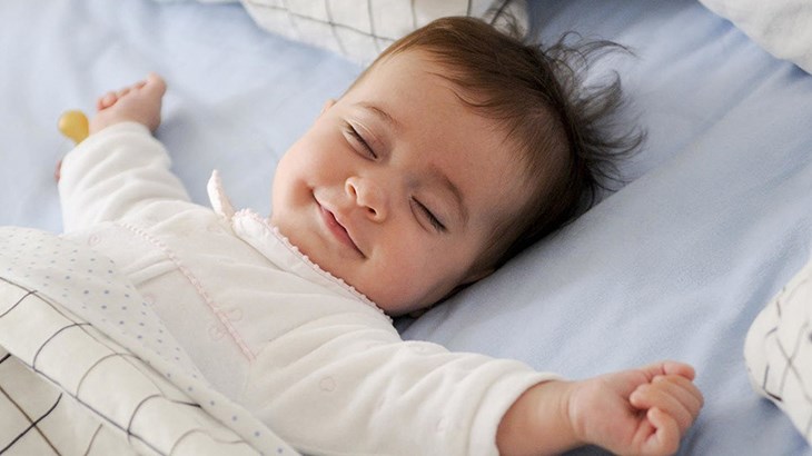 Có Nên Để Trẻ Nằm Điều Hòa Khi Bị Sốt? Những Điều Cần Lưu Ý