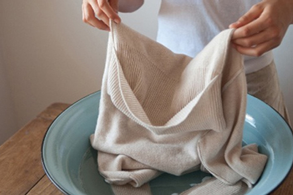 Mẹo Giặt Sạch Vết Mốc Trên Quần Áo