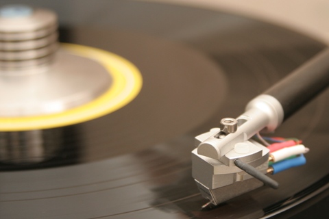 Đánh giá mâm đĩa than Concept Wood