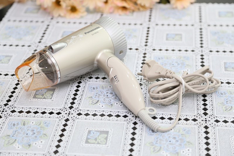  Máy Sấy Tóc Panasonic EH-NE42-N645