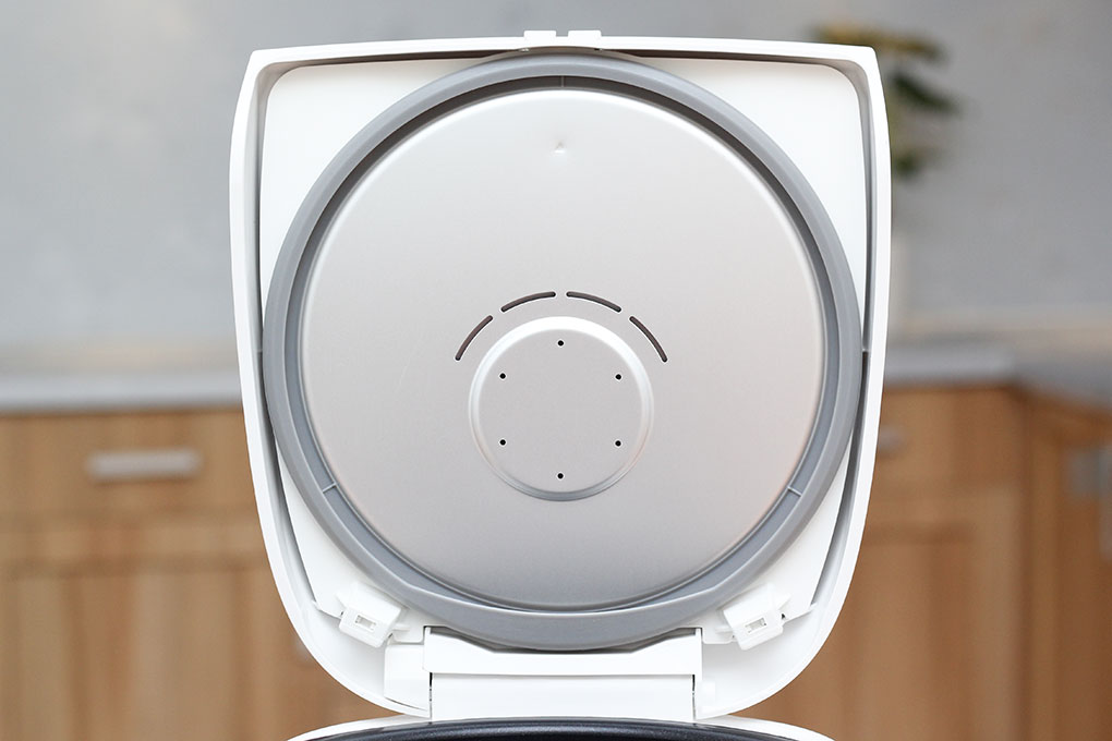 Nồi Cơm Điện Panasonic SR-ZE105WRAM Nồi điện tử 1L mầu trắng