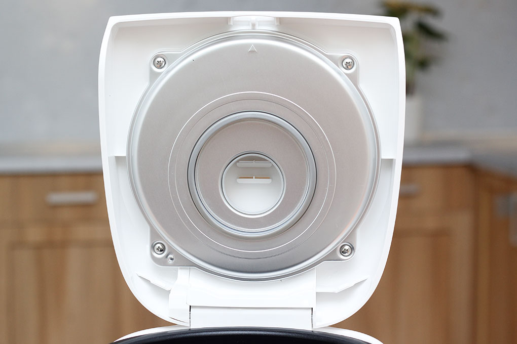 Nồi Cơm Điện Panasonic SR-ZE105WRAM Nồi điện tử 1L mầu trắng