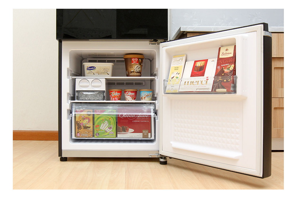 Tủ lạnh Panasonic 255 lít NR-BV288GKVN Ngăn Đá Dưới