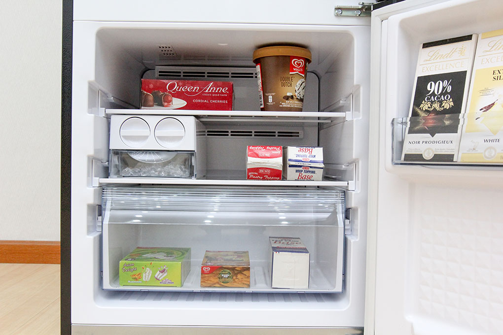 Tủ lạnh Panasonic 290 lít NR-BV328GKVN Ngăn Đá Dưới