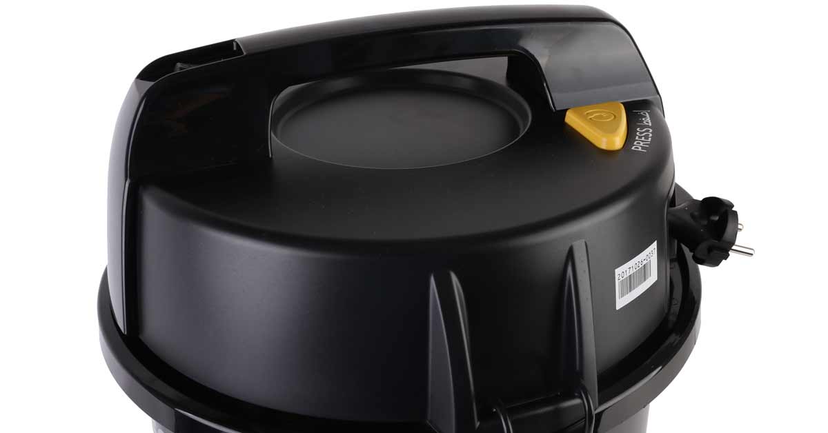 Máy Hút Bụi công nghiệp Panasonic MC-YL637SN49